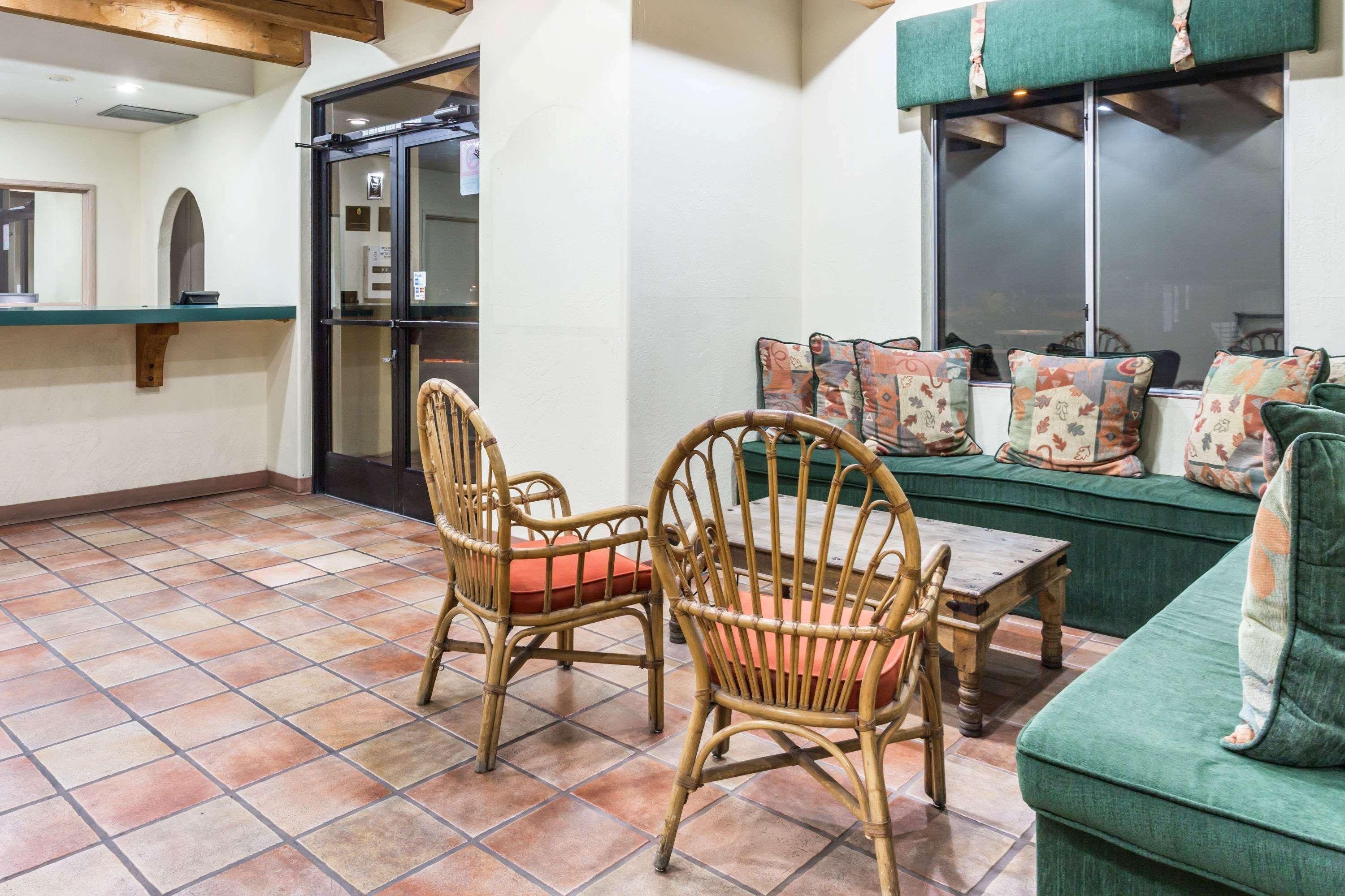 Super 8 By Wyndham Cottonwood Hotel Exterior photo